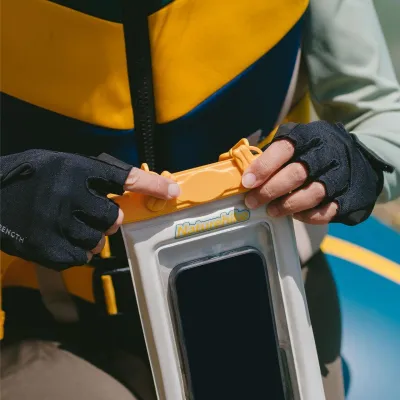 Водонепроницаемый чехол для телефона Naturehike CNK2300BS015, темно-зеленый. - 5 - Robinzon.ua