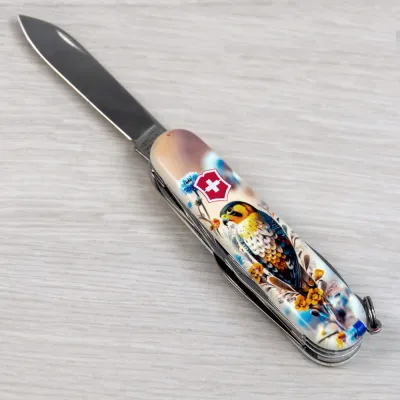 Складаний ніж Victorinox HUNTSMAN UKRAINE Шляхетний Сокіл 1.3713.7.T3260pw - 8 - Robinzon.ua