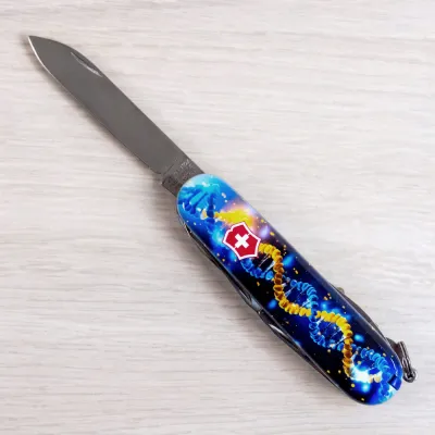 Складаний ніж Victorinox HUNTSMAN UKRAINE ДНК Українця 1.3713.3.T3270pw - 7 - Robinzon.ua