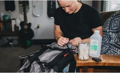 Догляд за рюкзаком: поради щодо чищення та зберігання - Robinzon.ua