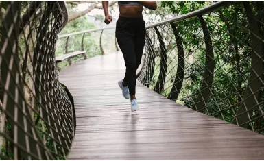 Екіпіровка для бігу на свіжому повітрі: вибір бігового одягу та взуття з урахуванням сезону - Robinzon.ua