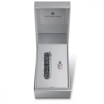 Складной нож Victorinox Classic SD Vx06221.35 - 6 Складной нож Victorinox Classic SD Vx06221.35 - 6 - Robinzon.ua