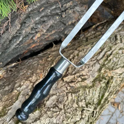 Подвійний шампур Mzavod з дерев'яною ручкою 630х12х3мм чорний - 1 Подвійний шампур Mzavod з дерев'яною ручкою 630х12х3мм чорний - 1 - Robinzon.ua