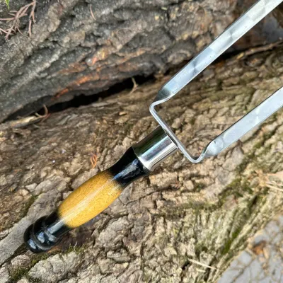 Подвійний шампур Mzavod з дерев'яною ручкою 630х12х3мм двокольоровий - 2 Подвійний шампур Mzavod з дерев'яною ручкою 630х12х3мм двокольоровий - 2 - Robinzon.ua