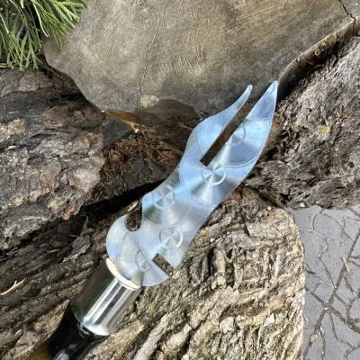 Вилка Mzavod з дерев'яною ручкою для зняття м'яса 280х2мм двокольорова - 2 Вилка Mzavod з дерев'яною ручкою для зняття м'яса 280х2мм двокольорова - 2 - Robinzon.ua