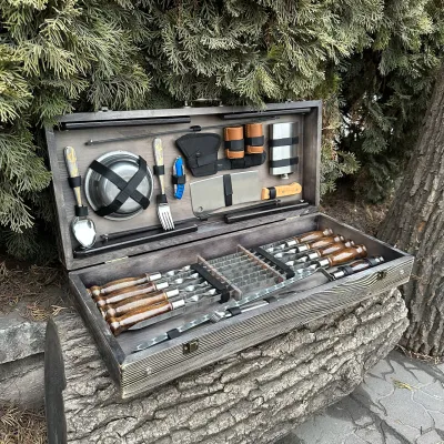 Подарунковий набір Mzavod Пікнік кейс-столик темна текстура - 1 Подарунковий набір Mzavod Пікнік кейс-столик темна текстура - 1 - Robinzon.ua