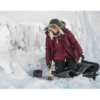 Міська жіноча тепла мембранна парка Fjallraven Nuuk Parka, L - Dark Garnet (89655.356.L) 2021 - 3 - Robinzon.ua