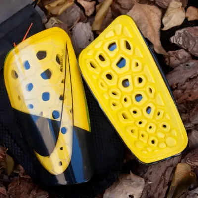 Футбольні щитки Nike Mercurial Lite - 1 Футбольні щитки Nike Mercurial Lite - 1 - Robinzon.ua