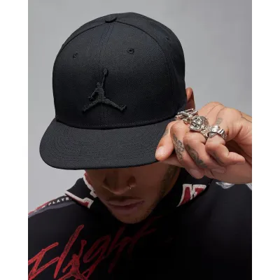 Бейсболка Jordan U PRO CAP S FB JUMPMAN Черный M-L (7dFV5296-011 M-L) - 2 Бейсболка Jordan U PRO CAP S FB JUMPMAN Черный M-L (7dFV5296-011 M-L) - 2 - Robinzon.ua