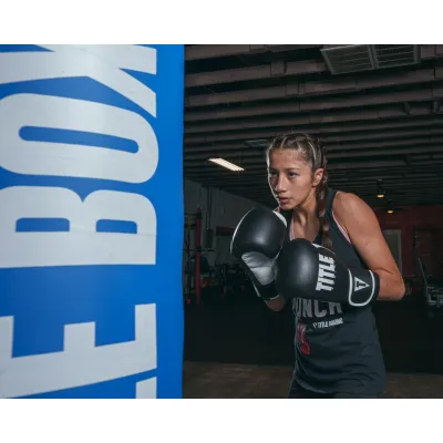 Боксерские перчатки TITLE Boxing Dynamic Strike Black/White 12 oz - 6 - Robinzon.ua