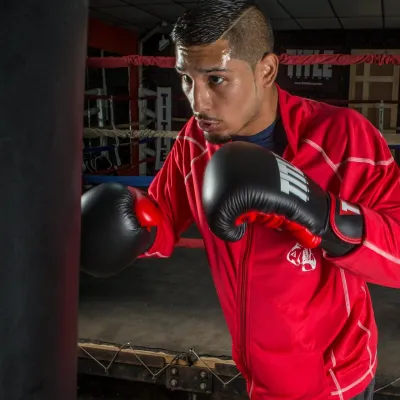 Боксерские перчатки TITLE Boxing Dynamic Strike Black/Red 14 oz - 5 - Robinzon.ua