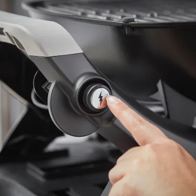 Газовий гриль Weber Q1200N Black з бічними столиками на підставці 1501085 - 5 - Robinzon.ua