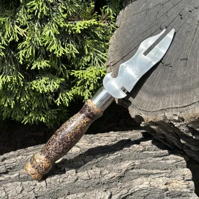 Вилка Mzavod з дерев'яною ручкою для зняття м'яса 280х2мм мармурова - 1 Вилка Mzavod з дерев'яною ручкою для зняття м'яса 280х2мм мармурова - 1 - Robinzon.ua