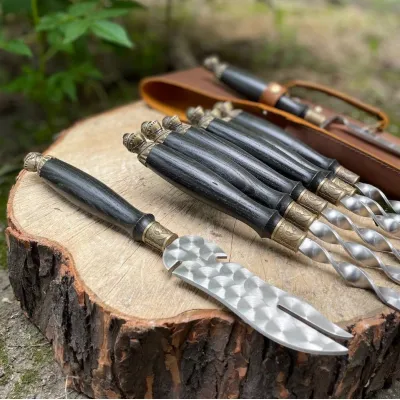 Набор шампуров Gorillas BBQ РЫЦАРЬ МАХ в кожаном чехле - 2 Набор шампуров Gorillas BBQ РЫЦАРЬ МАХ в кожаном чехле - 2 - Robinzon.ua