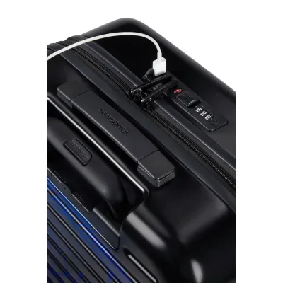 Чемодан 55 см STACKD DISNEY BLACK PANTHER - 3 Чемодан 55 см STACKD DISNEY BLACK PANTHER - 3 - Robinzon.ua