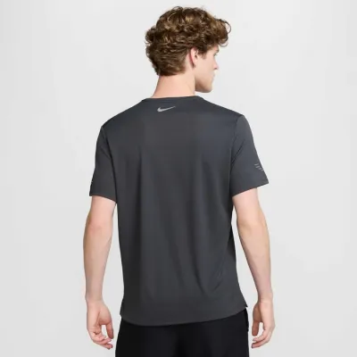 Чоловіча Футболка Nike M DF UV MILER FLASH SS Сірий XL (7dIB4127-070 XL) - 1 - Robinzon.ua