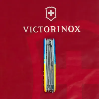 Складаний ніж Victorinox HUNTSMAN UKRAINE Vx13713.7_T3100p - 6 Складаний ніж Victorinox HUNTSMAN UKRAINE Vx13713.7_T3100p - 6 - Robinzon.ua