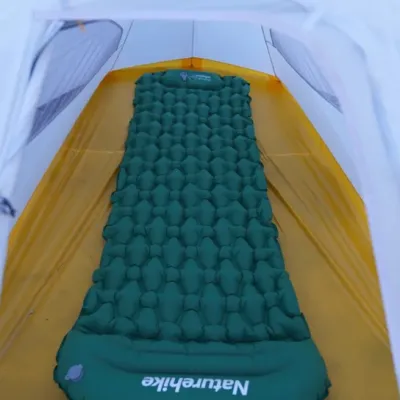 Надувной коврик с подушкой и насосом для надувания Naturehike синий CNK2300DZ0001 - 3 - Robinzon.ua