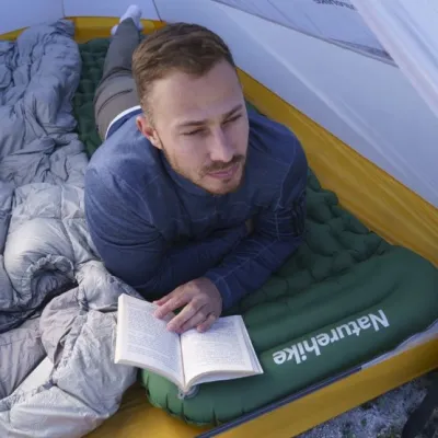 Надувной коврик с подушкой и насосом для надувания Naturehike зелёный CNK2300DZ0001 - 2 - Robinzon.ua