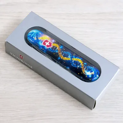 Складаний ніж Victorinox HUNTSMAN UKRAINE ДНК Українця 1.3713.3.T3270pw - 4 - Robinzon.ua