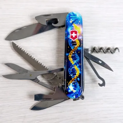 Складаний ніж Victorinox HUNTSMAN UKRAINE ДНК Українця 1.3713.3.T3270pw - 6 - Robinzon.ua