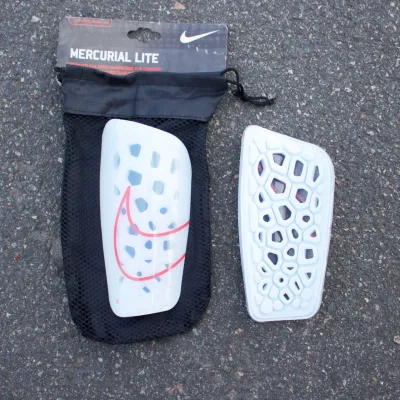 Футбольні щитки Nike Mercurial Lite - Robinzon.ua