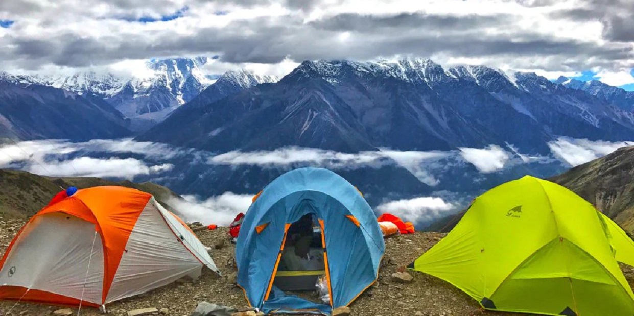 Как выбрать идеальную палатку для похода: советы по материалам, размерам и формам - Robinzon.ua